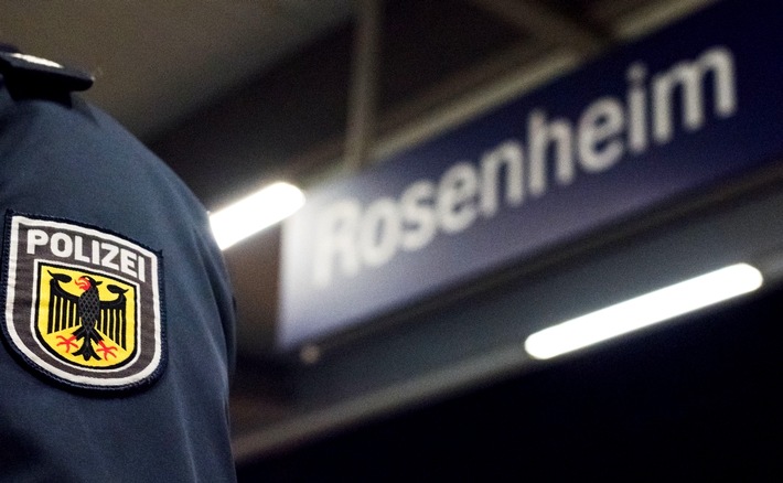 Bundespolizeidirektion München: Keine Papiere, keine Fahrkarten - kein Aufenthalt / Rosenheimer Bundespolizei macht Reisepläne von drei Nordafrikanern zunichte