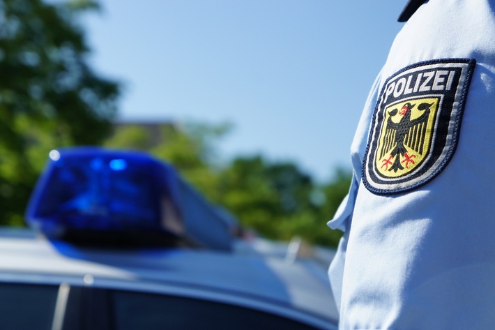 Bundespolizeidirektion München: Schleusungsverdacht: Inder sollten in Deutschland arbeiten / Bundespolizei ermittelt gegen Fahrer wegen Einschleusens von Ausländern