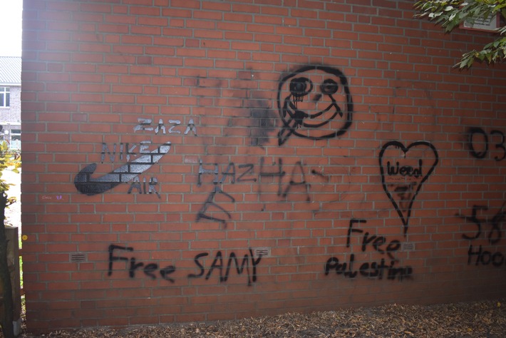 POL-EL: Haren - Schulgebäude mit "Free Palestine" und Teile des Schulgeländes mit einem Hakenkreuz beschmiert